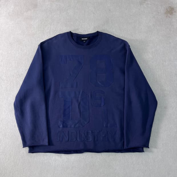 100 디젤 엠보스드 로고 맨투맨