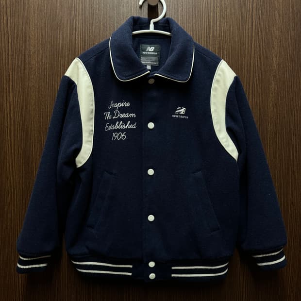 뉴발란스 바시티 점퍼 140