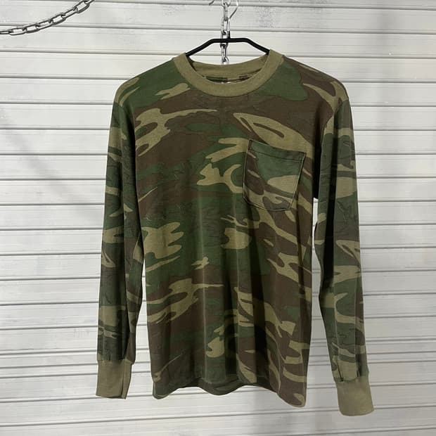 90s Woodland camo long slv (USA made)