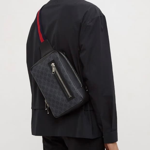 구찌 가방 GG수프림 슬링백팩