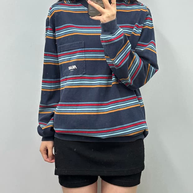 팔라스 포켓 스트라이프 배색 맨투맨
