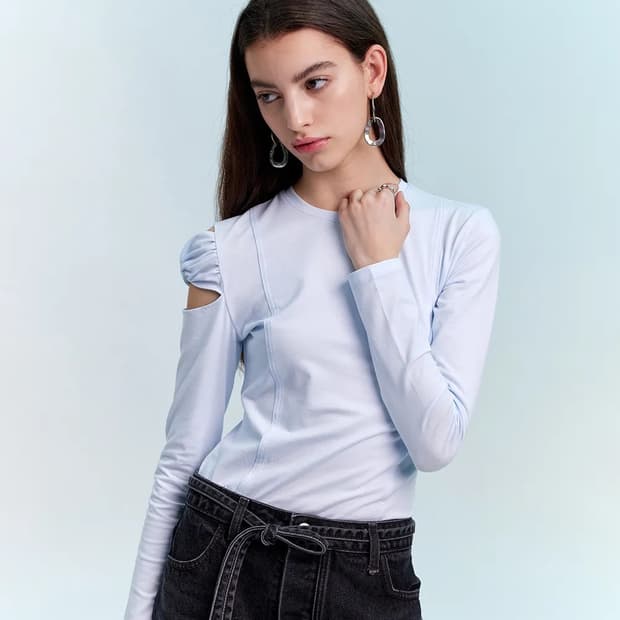 헤오 Héo 노티드 롱 슬리브 탑 스카이