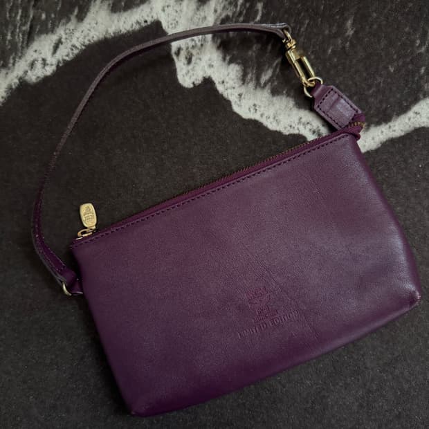 MCM 퍼플 가죽 미니 클러치백