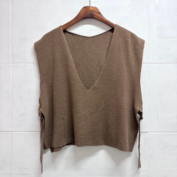 브라운 브이넥 사이드 스트랩 니트 베스트 조끼 