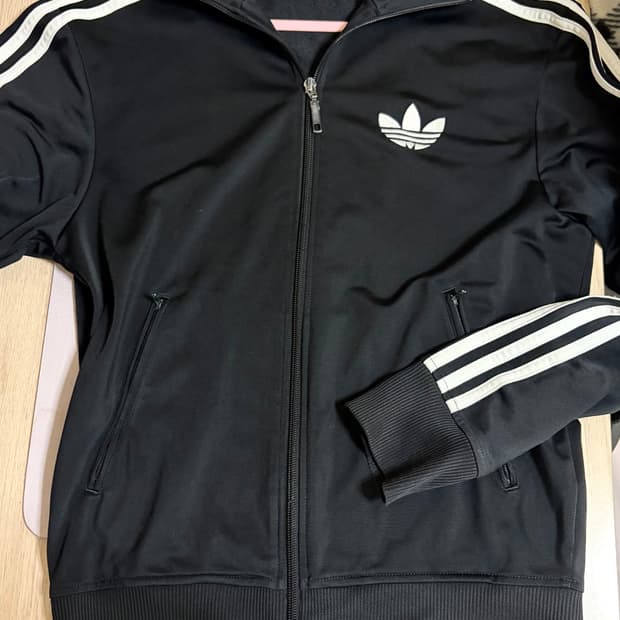 아디다스 블랙 트랙탑 져지