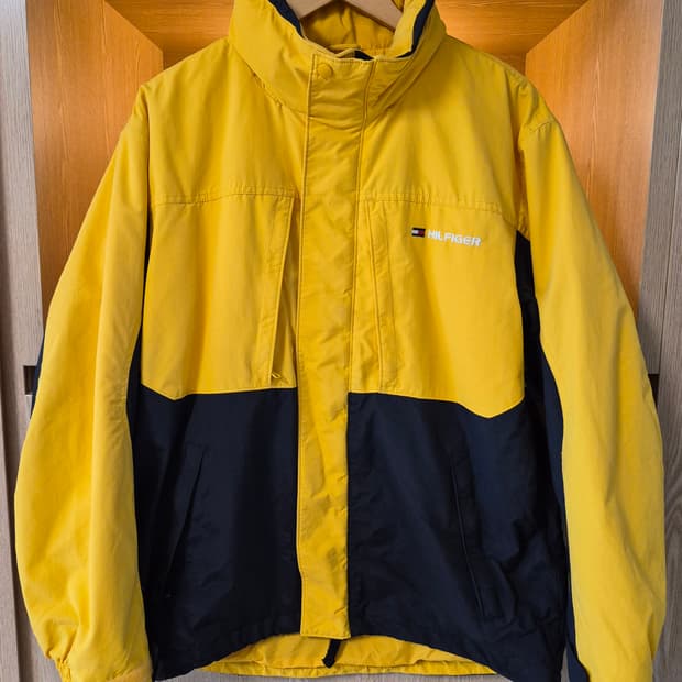 90s Tommy Hilfiger
Outdoor Shell Jacket