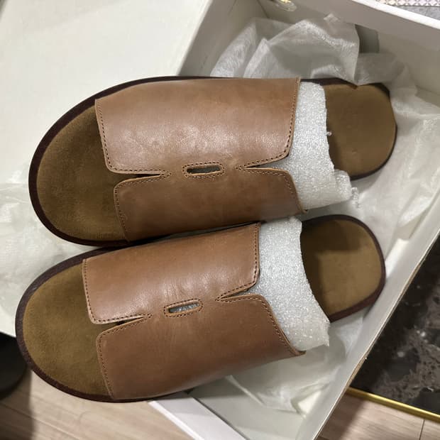 새상품)마뗑킴 스티치 슬라이드 샌들 브라운240