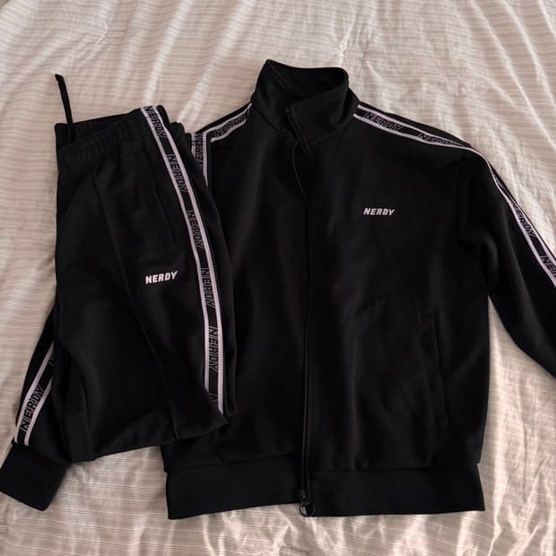 널디 라벤더 로고 블랙 트랙탑 셋업