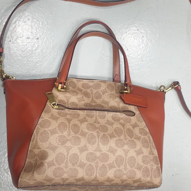 코치 시그니처 투웨이백 브라운