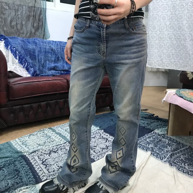 Dom jeans 빈티지 스터드 패턴 데님팬츠 