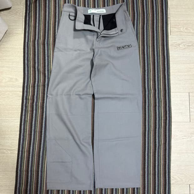 오프화이트 그레이 팬츠