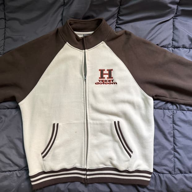 H Zip-Up Sweatshirt Beige