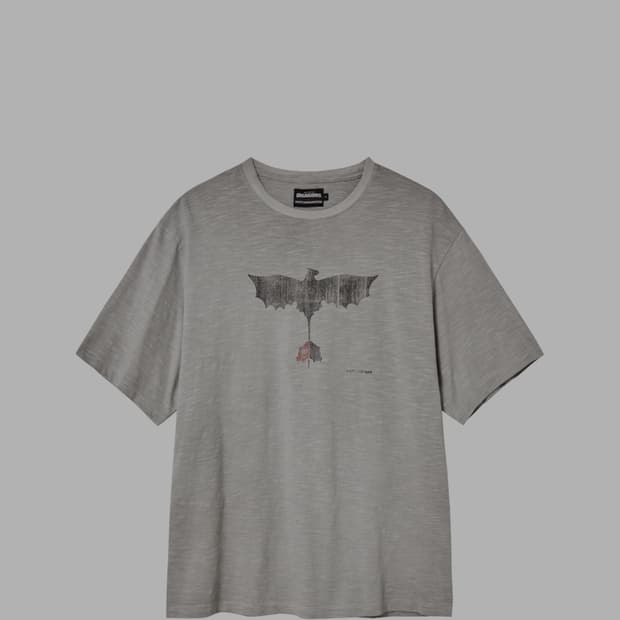 3) 해칭룸 드래곤 길들이기
티셔츠