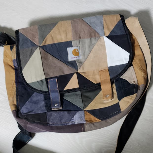 칼하트
CARHARTT 리메이크 패치워크 크로스백