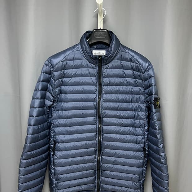 [정품] 신형 23SS / 스톤아일랜드 룸우븐 경량패딩 L 아비오 블루