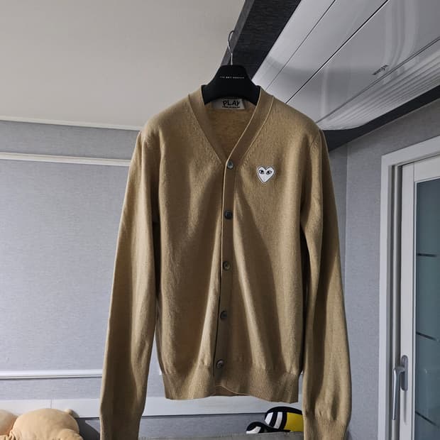 [거의 새것] 꼼데가르송 화이트 와펜 니트 가디건 L