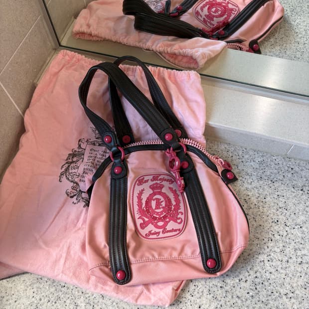 쥬시꾸뛰르 핑크 헤리티지 백(착용샷O)