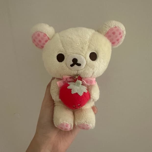 산엑스 딸기 들고 있는 코리락쿠마 딸기 파티 이치고