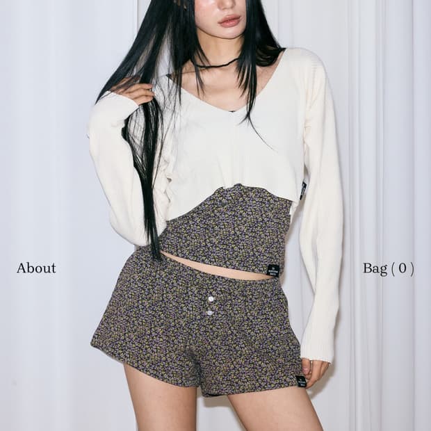 더미스테리어스호텔 브이넥 니트