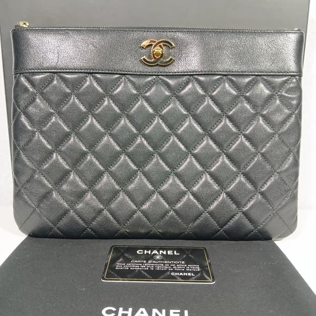 샤넬 마드모아젤 뉴미듐 클러치 A80992