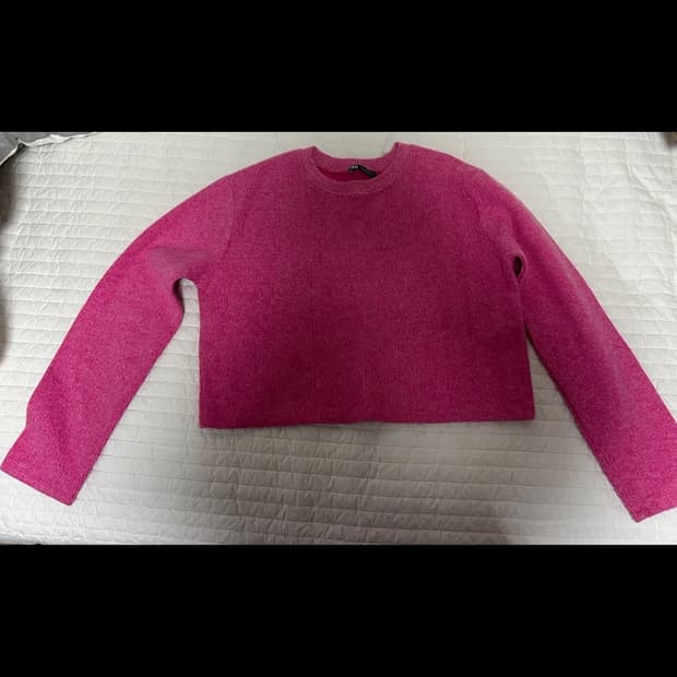 (시착 1회) 자라 zara 핫핑크 살짝 크롭 탄탄한 쫀쫀한 니트 XS