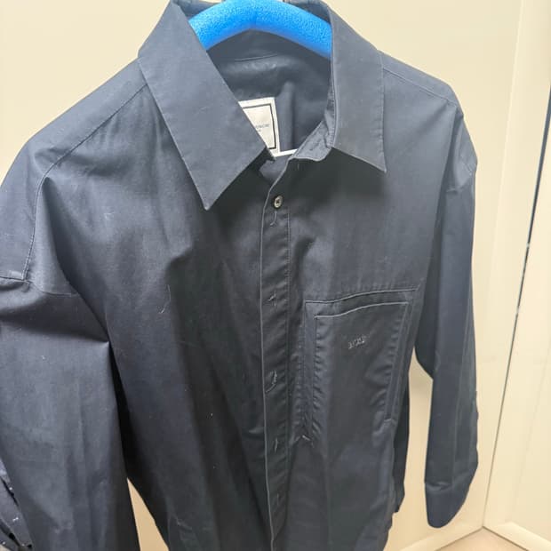 우영미 백로고 블랙셔츠 48사이즈 24ss