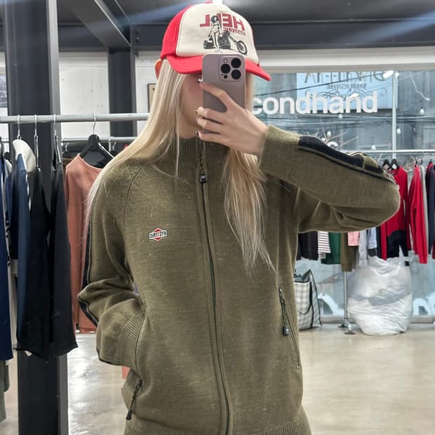 히스테릭글래머 로고 자수 카키 니트 집업