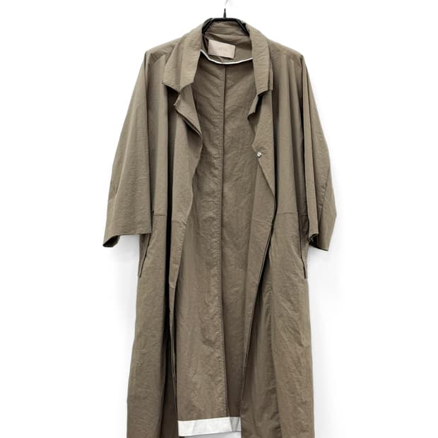 르베이지 라이트 카키 벨티드 롱 트렌치 코트