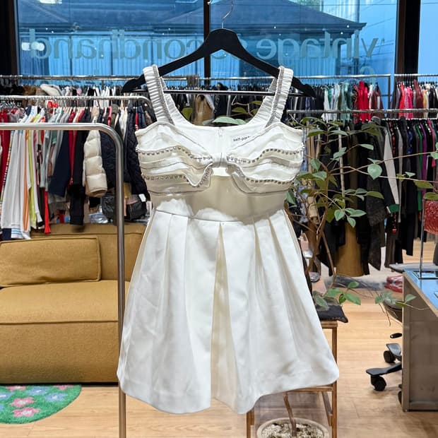 셀프 포트레이트 화이트 크리스탈 임벨리시드 크레이프 미니원피스 