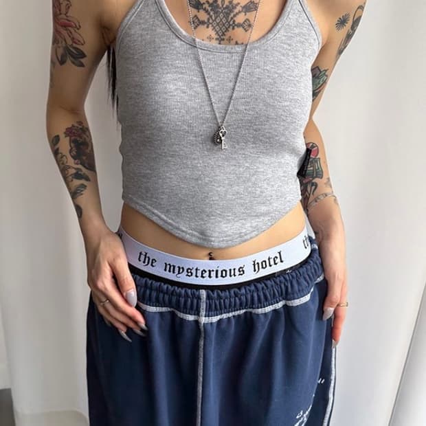 더미스테리어스호텔 홀터 탑