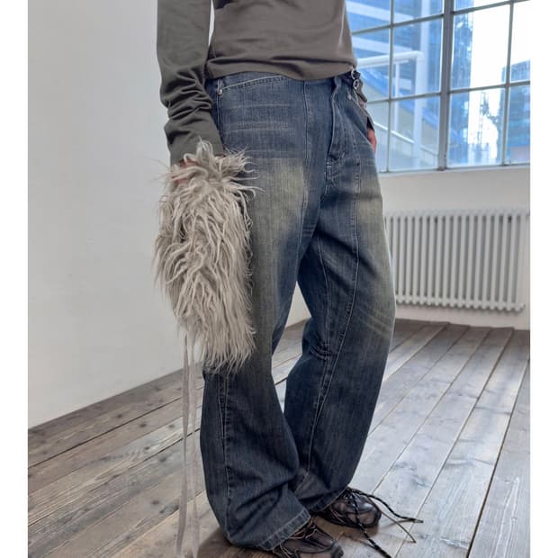 포르테나 CINCH BACK CURVED JEANS