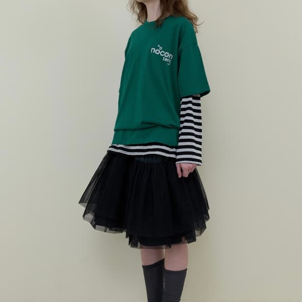 노컨텐츠 블랙 매쉬 플레어 스커트