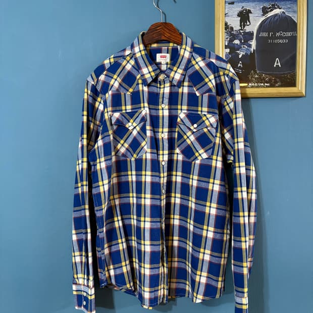 00‘s Levis Check Western shirt.