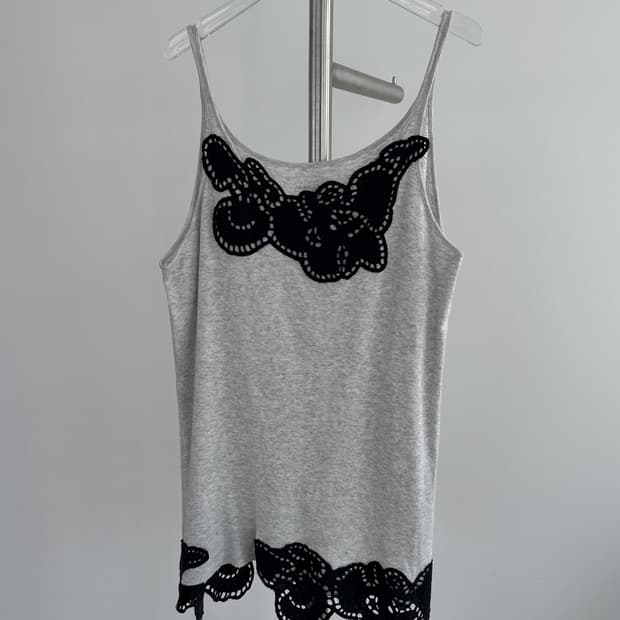 Black flower sleeveless