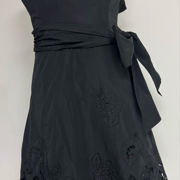 정품 BCBG MAXAZRIA 블랙 플로럴