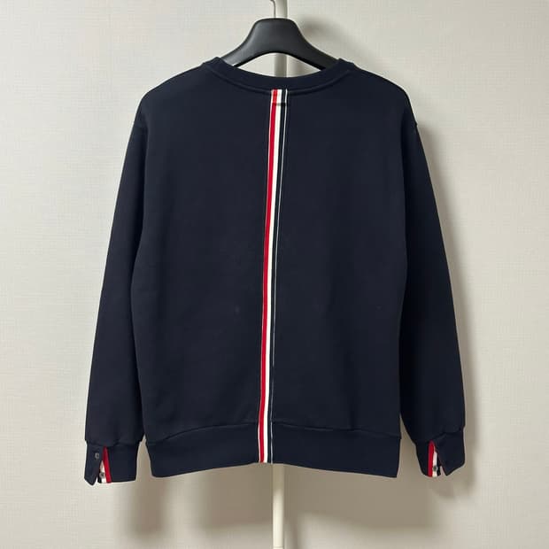 [4] 톰브라운 백삼선 맨투맨 네이비