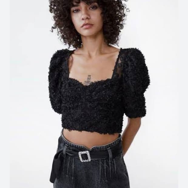 ZARA 3D 플라워 크롭 블라우스 (블랙, XS)
