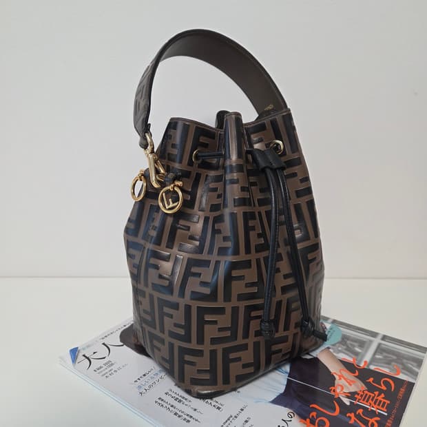 FENDI 펜디 정품 몬트레조 FF스몰 버킷 숄더크로스 추가 스트랩유 포