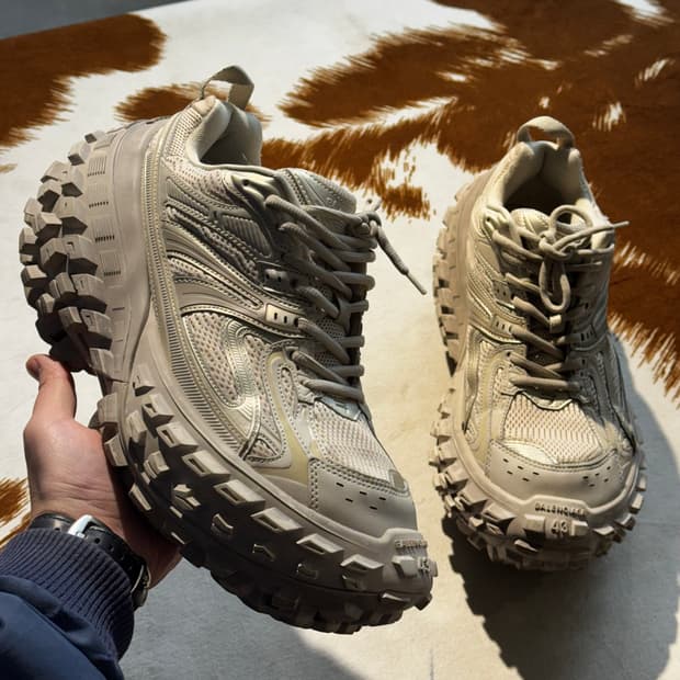 발렌시아가 디펜더 스니커즈 베이지 (43) 비브람 보강