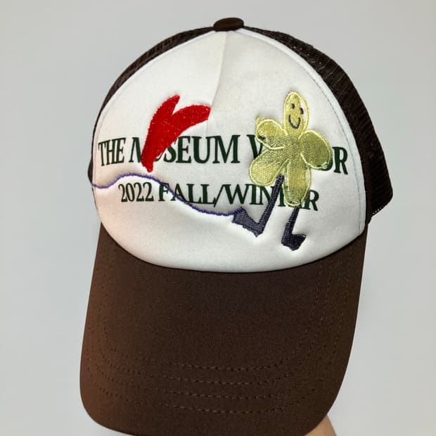 더뮤지엄비지터 트러커캡 브라운 볼캡 모자