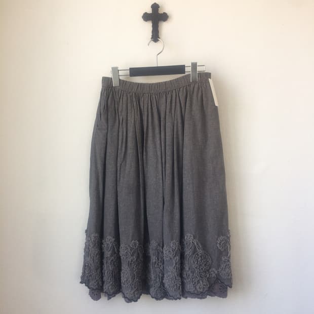 Pattern embroidery point skirt