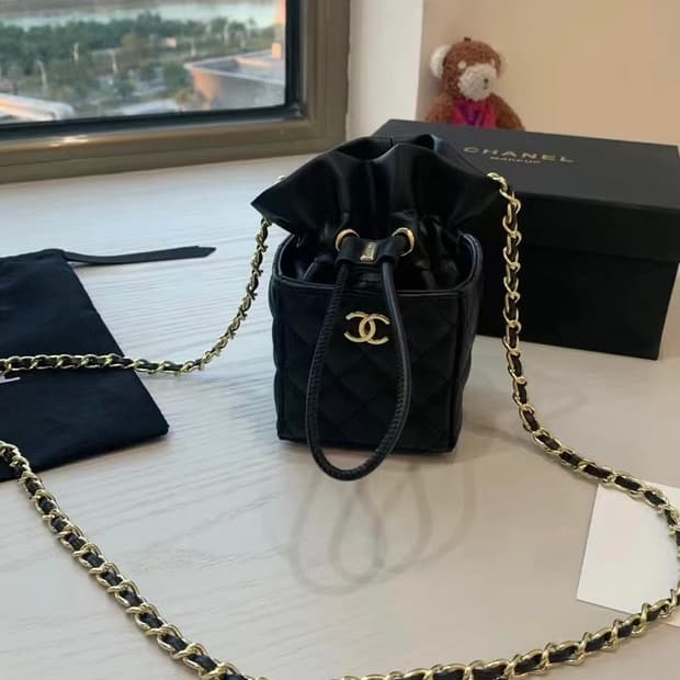 샤넬 뷰티 미니 버킷백