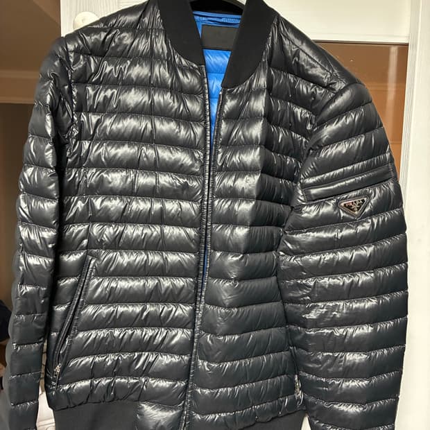 프라다 경량패딩 50