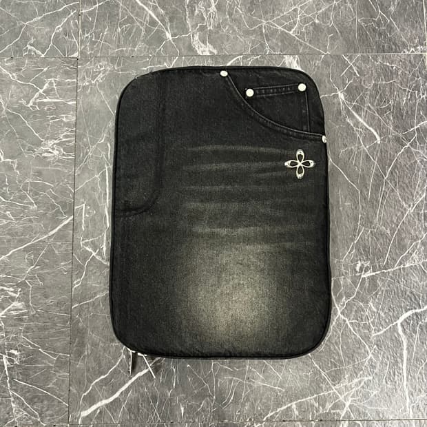 써저리 데님 진 클로버 클러치 백 블랙 데님