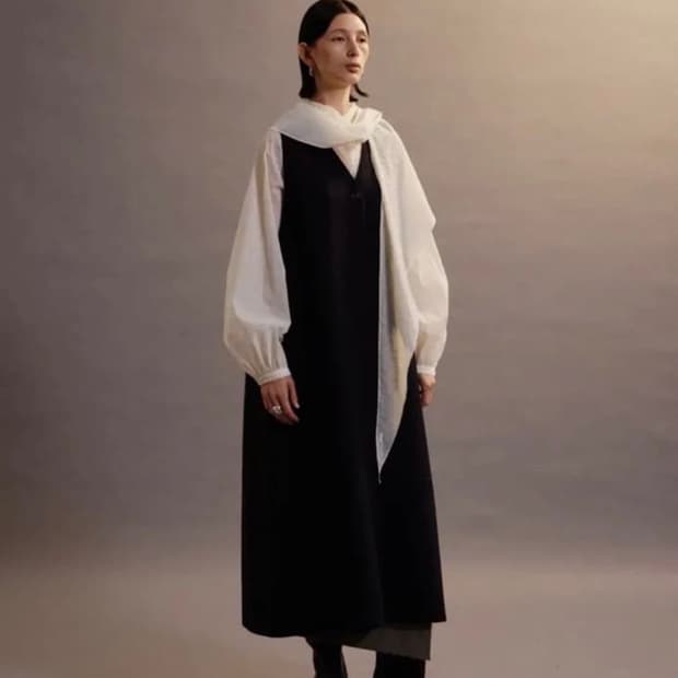 에토스 케이프 블라우스 아이보리