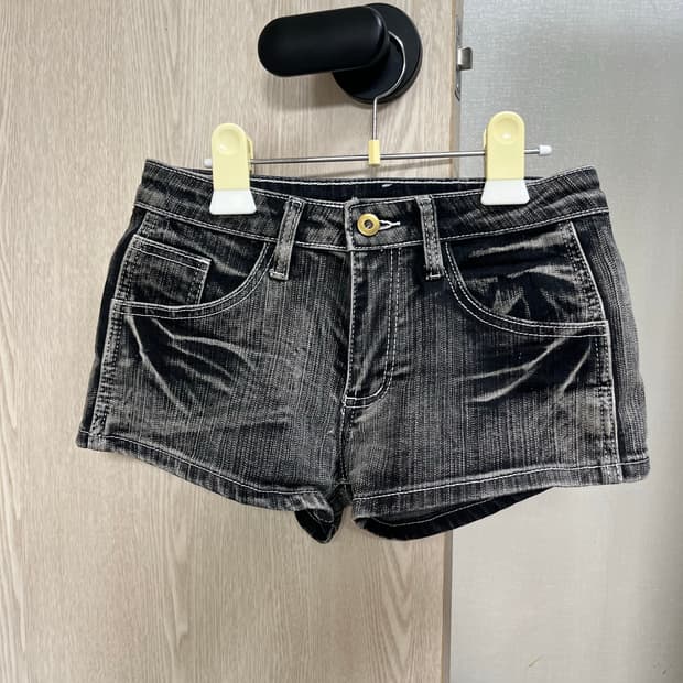 사토미라디오 Crack glam denim shorts