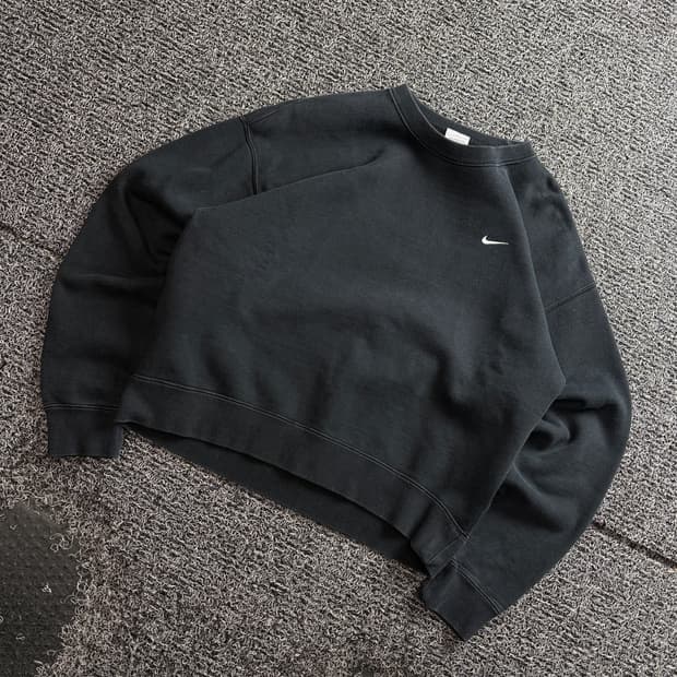 나이키 NRG 스우시 미니멀 블랙 크루넥 맨투맨 4137