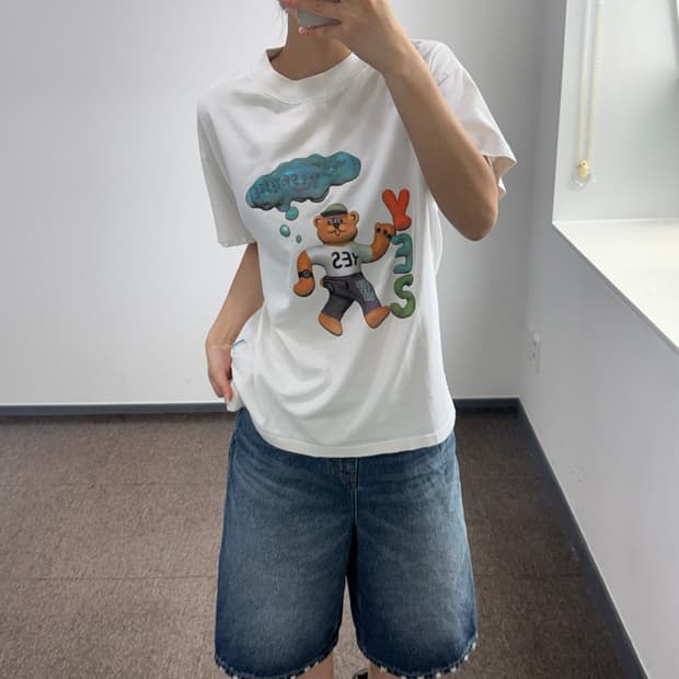 Yeseyesee 예스아이씨 그래픽 백 포인트 반팔