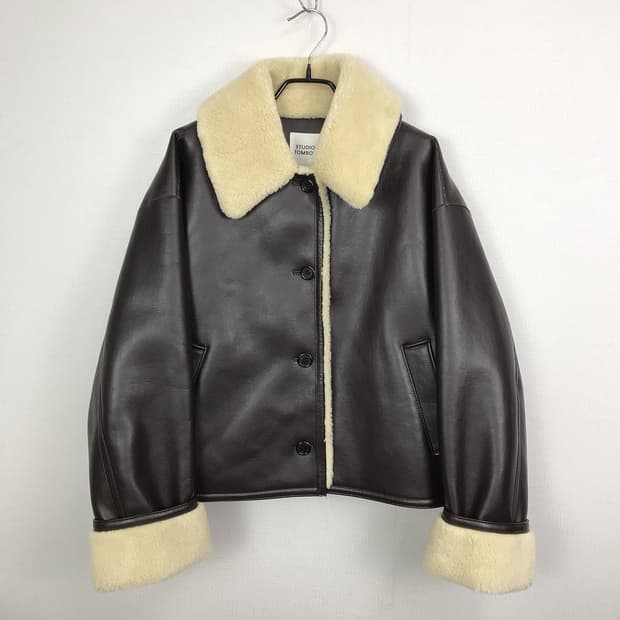 스튜디오톰보이 카라배색 인조 무스탕 여성 점퍼