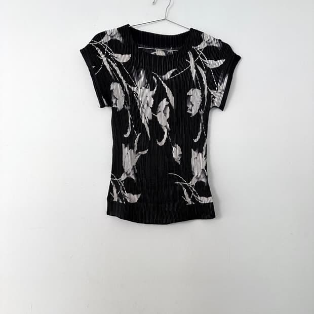 Flower pleats sleeveless / black
